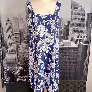 NWT Jones Studio Blue and White Floral Dress